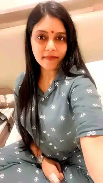 Chhattarpur escort Riya